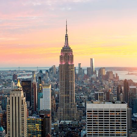 Holiday Inn Express Manhattan Midtown West By Ihg New York Exteriör bild